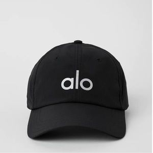 ALO YOGA Performance Off-Duty Cap- Black and White
